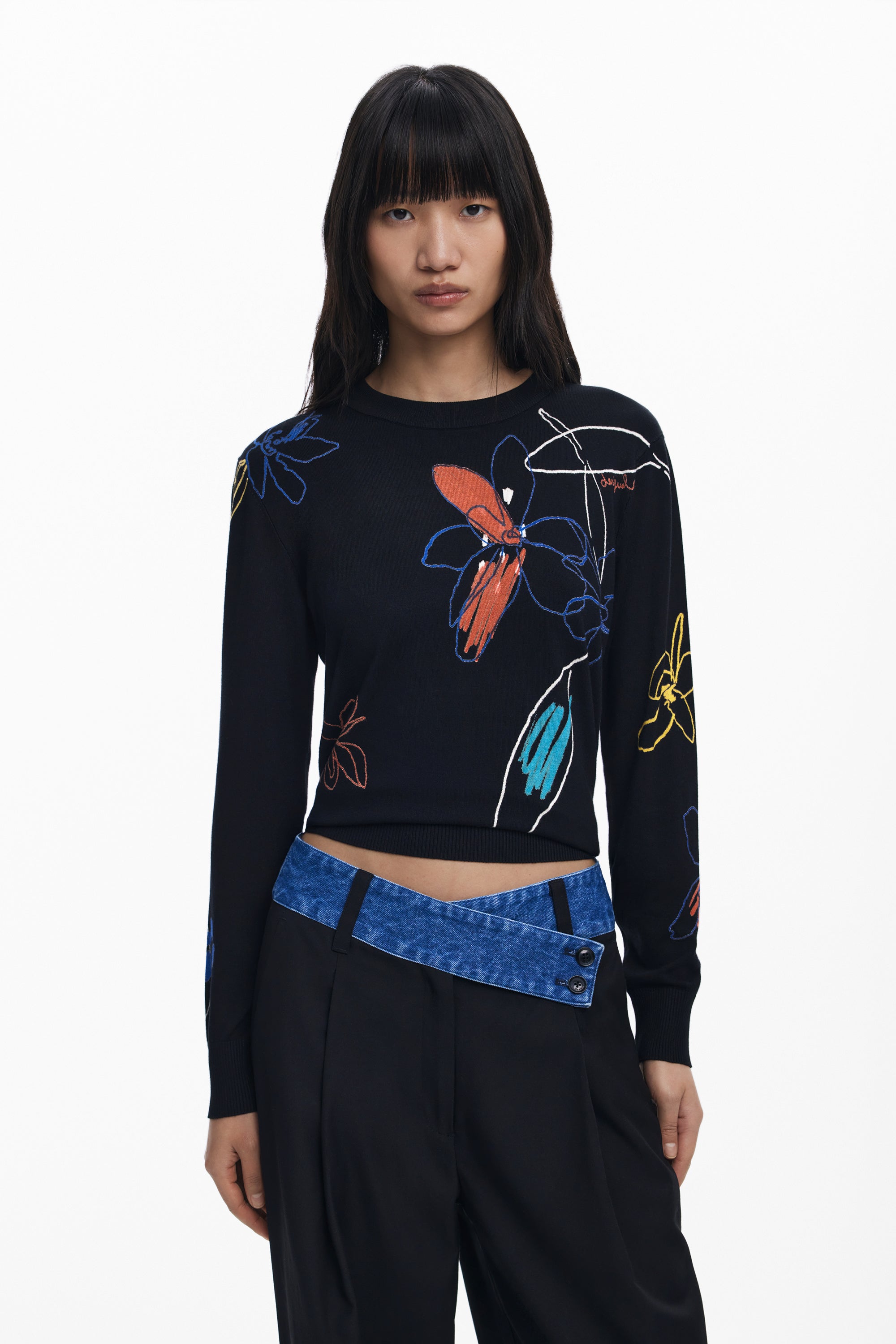 Fine sweater with floral strokes
