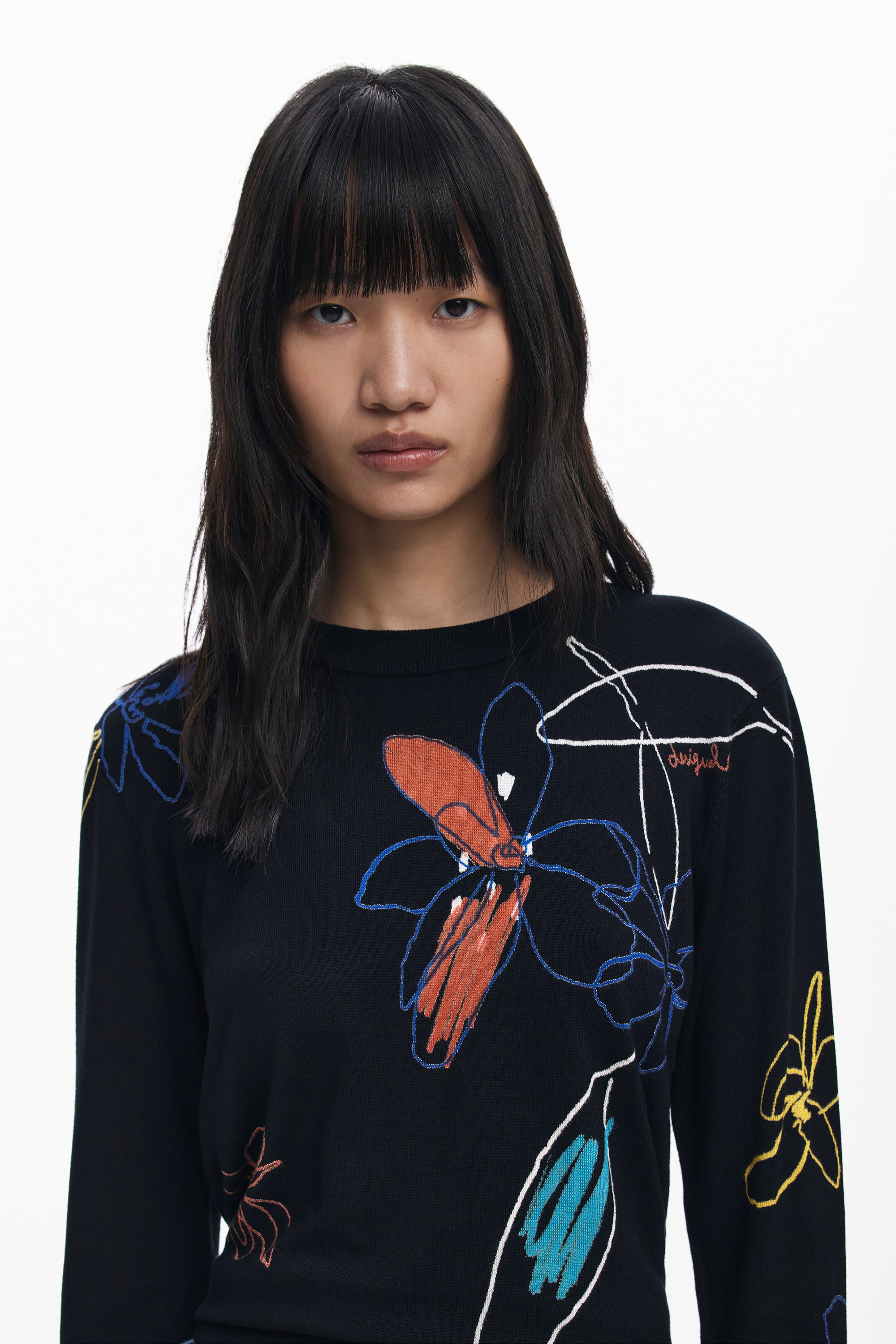 Fine sweater with floral strokes